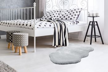 Weicher Hochflor Teppich Fellform Grau